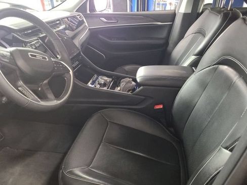 Used 2022 Jeep Grand Cherokee Limited 4xe w/ Luxury Tech Group II AWD/4WD image 2
