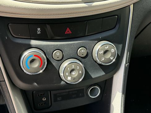 Used 2020 Chevrolet Trax LS FWD image 9