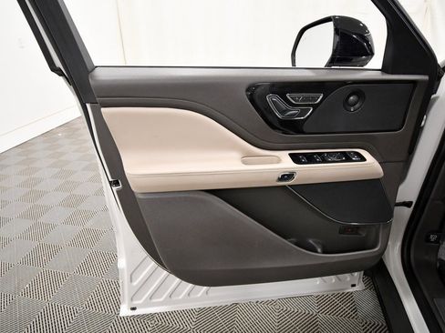 Used 2022 Lincoln Aviator Reserve w/ Elements Package Plus image 13