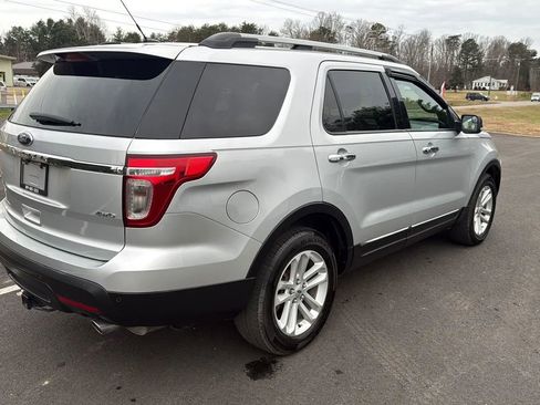 Used 2015 Ford Explorer XLT w/ Equipment Group 202A image 7