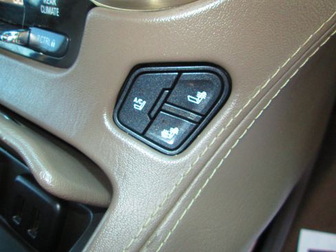 Used 2016 GMC Yukon Denali w/ Open Road Package image 12