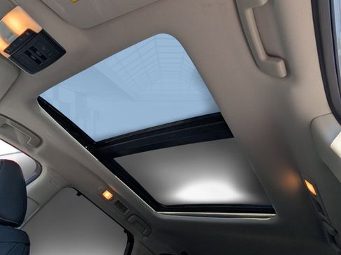 New 2026 Nissan Pathfinder Platinum FWD image 9