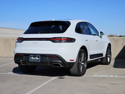 Certified 2025 Porsche Macan image 8