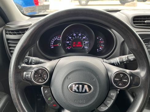 Used 2017 Kia Soul + FWD image 16