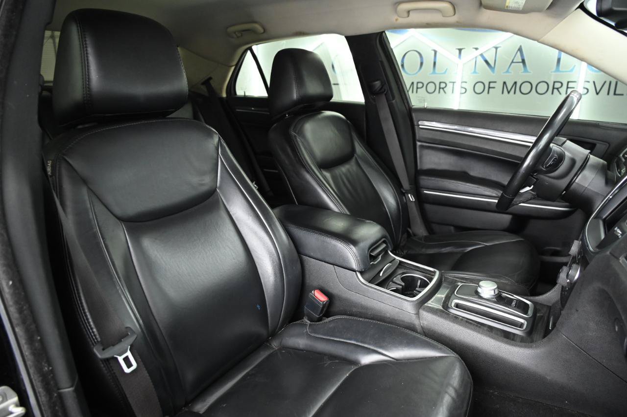 Used 2021 Chrysler 300 Touring L RWD image 19