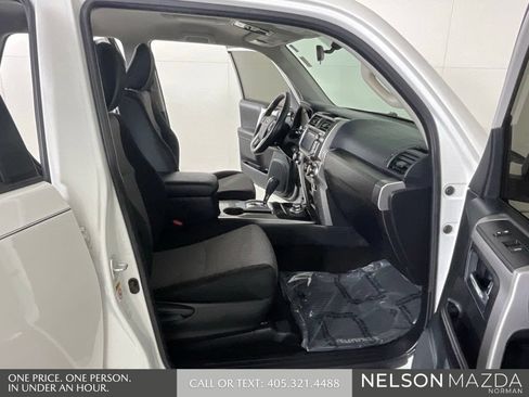 Used 2016 Toyota 4Runner SR5 AWD/4WD image 14