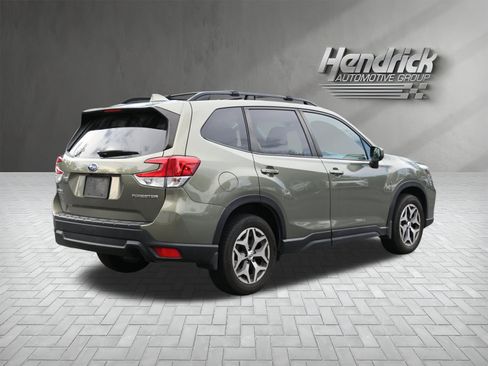 Used 2020 Subaru Forester Premium AWD/4WD image 9