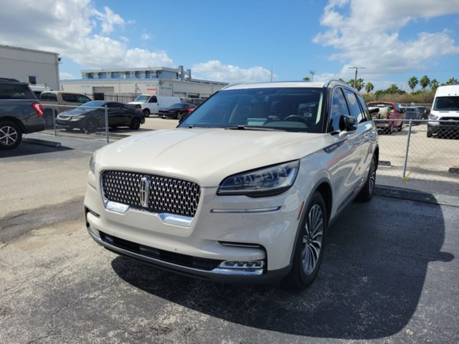Used 2021 Lincoln Aviator Reserve RWD image 3