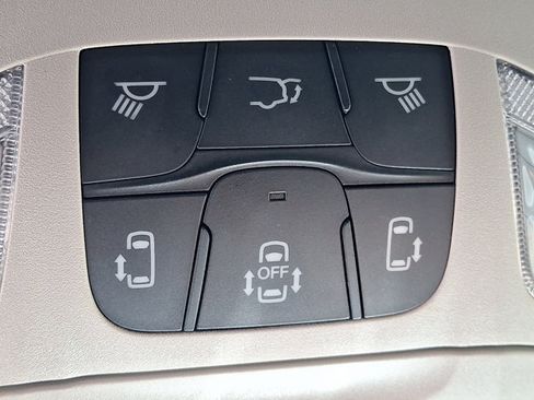 Used 2023 Chrysler Pacifica Touring-L FWD image 28