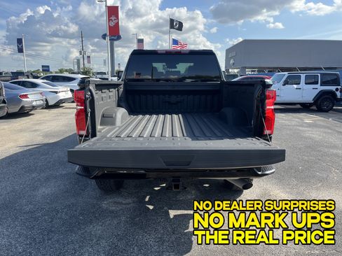 Used 2025 Chevrolet Silverado 2500 LT w/ Z71 Chrome Sport Edition AWD/4WD image 5