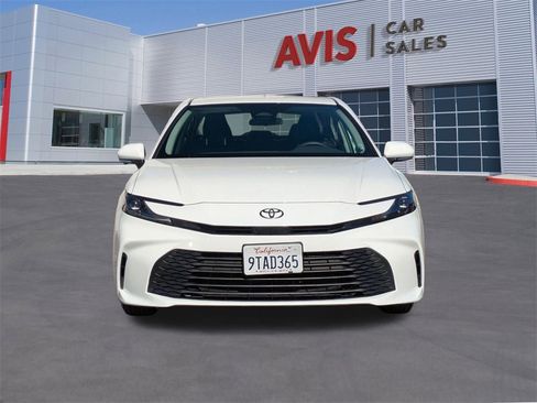 Used 2025 Toyota Camry Hybrid image 2