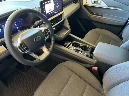 Used 2025 Ford Explorer Active RWD image 10
