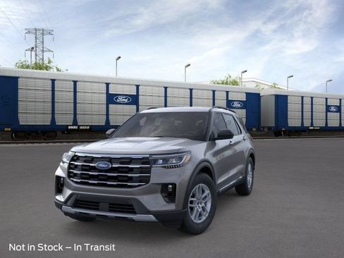 Certified 2025 Ford Explorer Active w/ Active Comfort Package RWD image 2