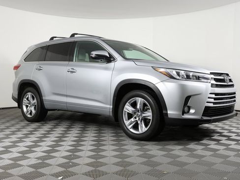 Used 2018 Toyota Highlander Limited image 3