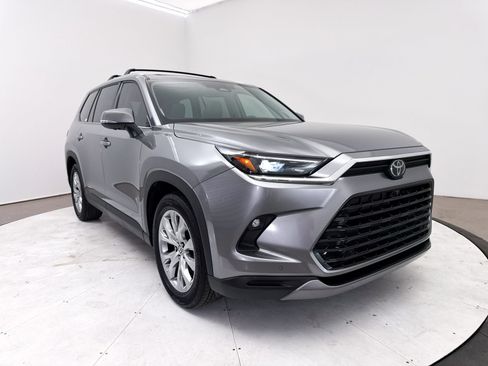Used 2025 Toyota Grand Highlander FWD image 12