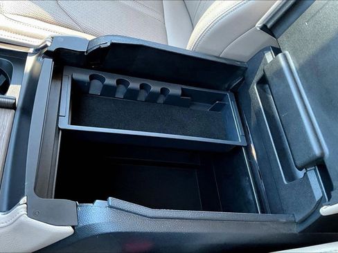 Used 2024 Ford Expedition Limited image 16