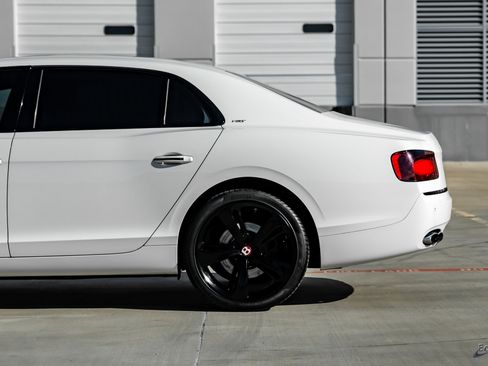 Used 2018 Bentley Flying Spur S V8 image 9