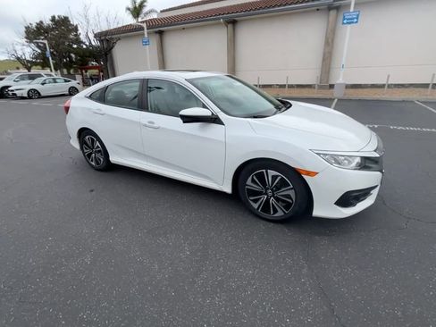 Used 2017 Honda Civic EX-T image 2