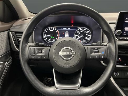 Used 2023 Nissan Rogue SV image 13