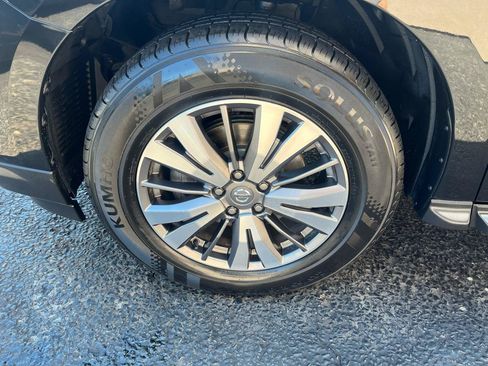 Used 2019 Nissan Pathfinder SL AWD/4WD image 15