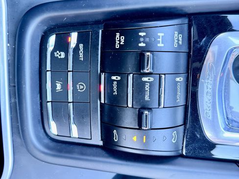Used 2014 Porsche Cayenne Turbo S AWD/4WD image 78