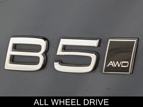 Used 2024 Volvo XC90 B5 Plus w/ Protection Package Premier image 12