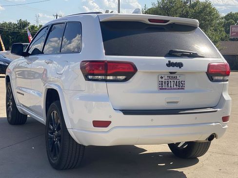 Used 2021 Jeep Grand Cherokee Laredo X AWD/4WD image 7