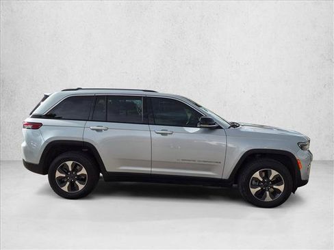 Used 2022 Jeep Grand Cherokee Limited 4xe AWD/4WD image 4