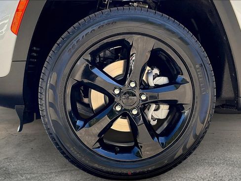 New 2025 Jeep Grand Cherokee Limited w/ Black Appearance Package image 12