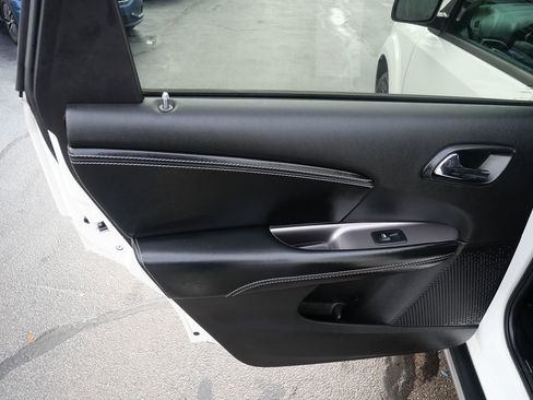 Used 2019 Dodge Journey Crossroad w/ Nav & Sun Group image 17