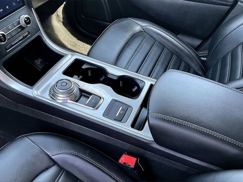 Used 2024 Ford Edge SEL image 11