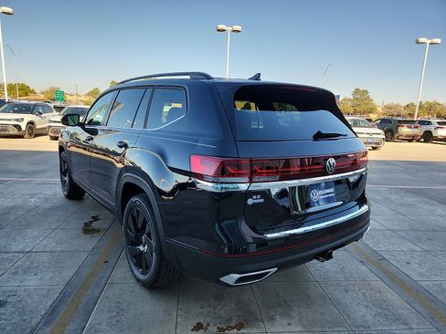 New 2026 Volkswagen Atlas SE FWD image 5