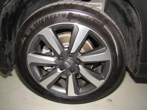 Certified 2025 Honda Pilot Touring image 26