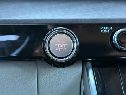 Used 2024 Kia Carnival EX FWD image 21