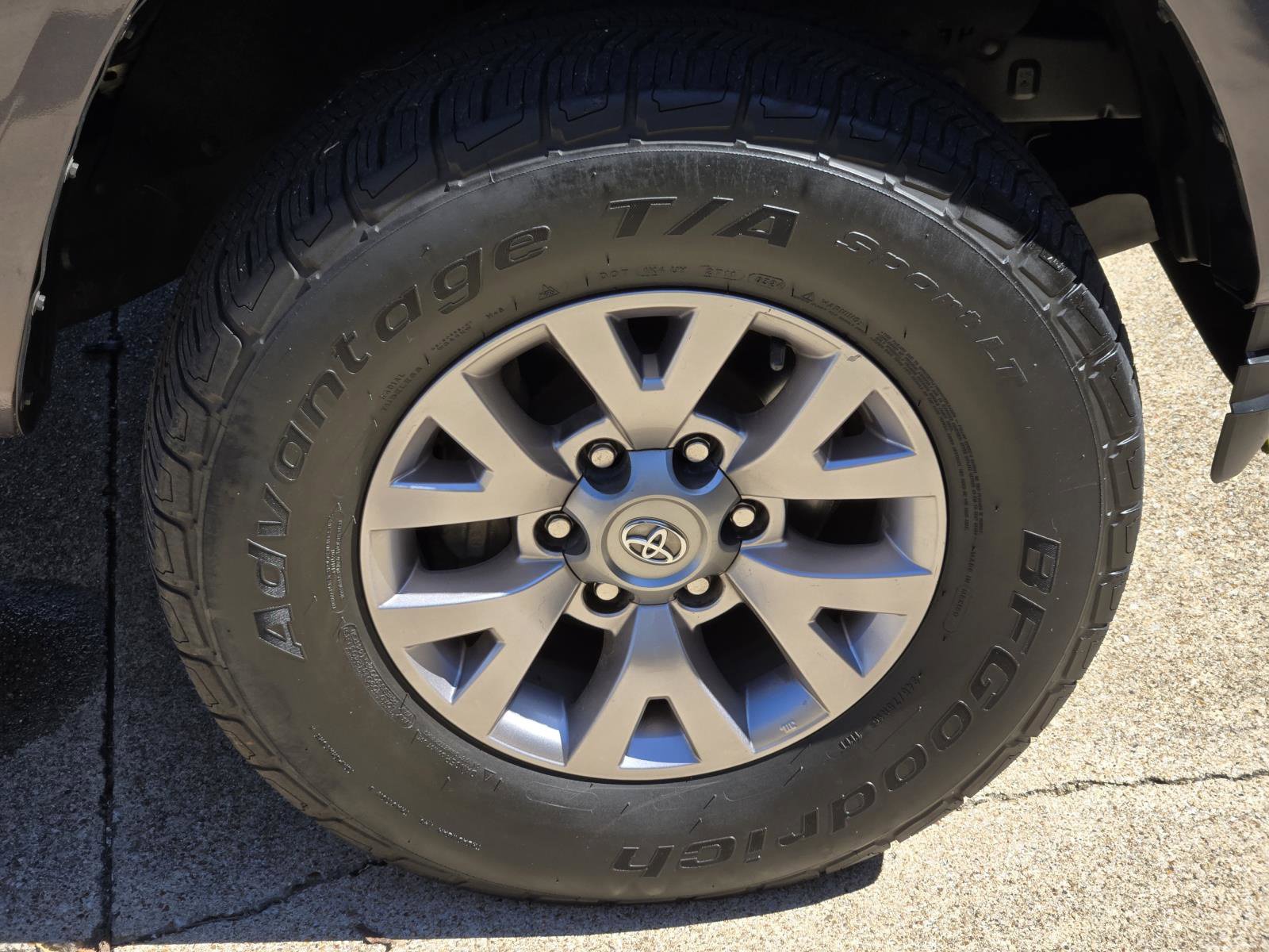Used 2018 Toyota Tacoma SR RWD image 11