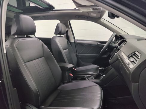 Certified 2022 Volkswagen Tiguan SE image 5