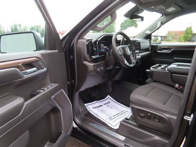 Used 2024 Chevrolet Silverado 1500 LT AWD/4WD image 17