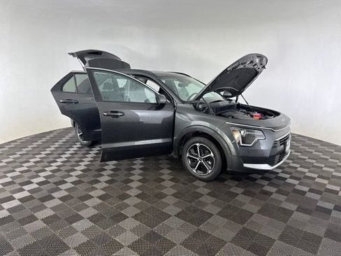 Certified 2025 Kia Niro LX FWD image 14
