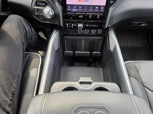 Used 2025 RAM 1500 Laramie AWD/4WD image 14