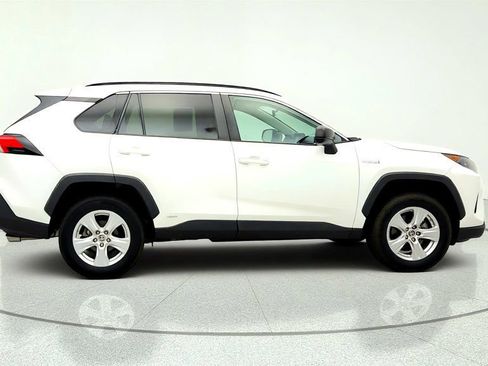 Used 2021 Toyota RAV4 LE AWD/4WD image 4