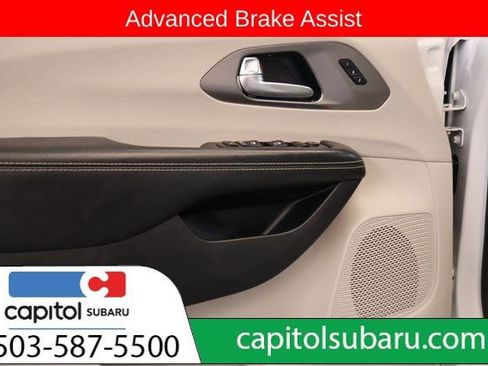 Used 2020 Chrysler Pacifica Touring-L w/ Tire & Wheel Group image 11