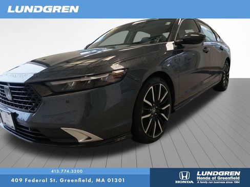 Used 2023 Honda Accord Touring image 3