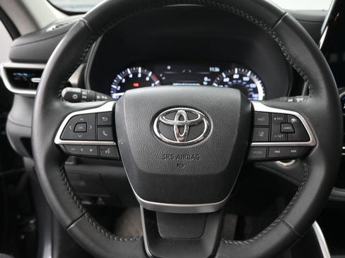 Certified 2024 Toyota Highlander LE AWD/4WD image 11