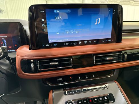 New 2025 Lincoln Aviator Reserve image 17