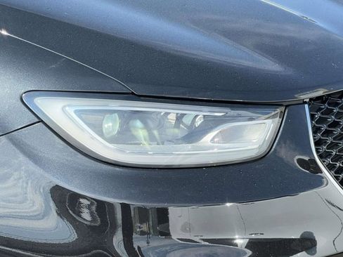 Used 2021 Chrysler Pacifica Touring-L w/ Uconnect Theater Family Group FWD image 8