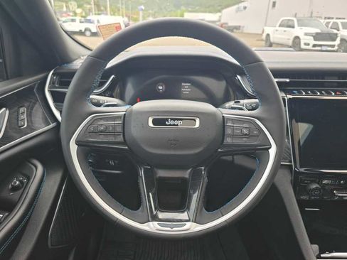 Used 2023 Jeep Grand Cherokee Trailhawk AWD/4WD image 11