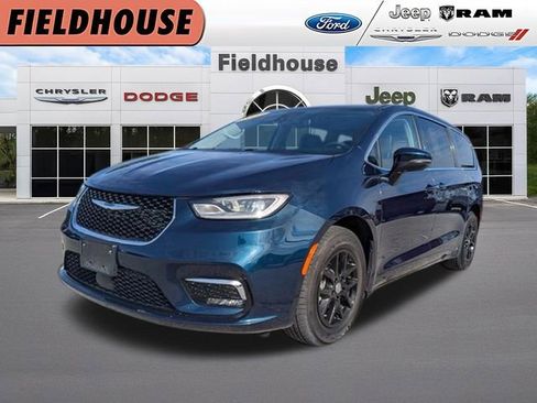 Used 2023 Chrysler Pacifica Touring-L image 1