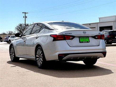 Used 2024 Nissan Altima 2.5 SV image 6