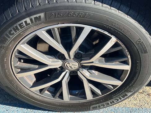 Used 2020 Volkswagen Tiguan SE AWD/4WD image 17