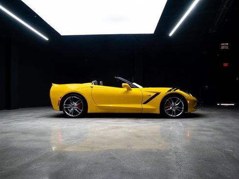 Used 2015 Chevrolet Corvette Stingray Convertible w/ 3LT Preferred Equipment Group RWD image 12